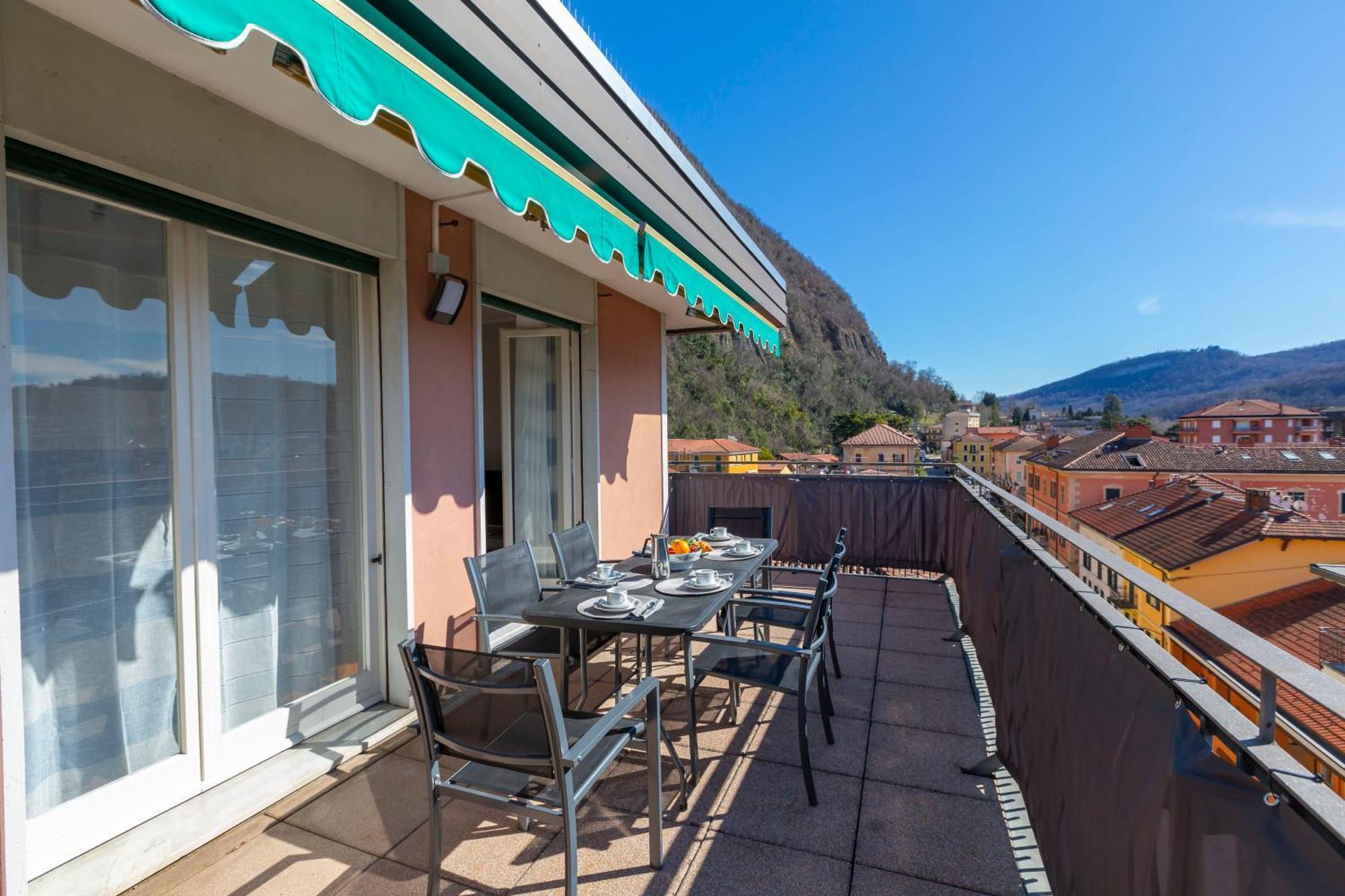Appartamento Il Golfo Lake View - Happy Rentals Laveno Kültér fotó